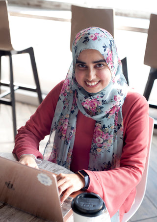 Captions That Convert - Hafsa Taher Coaching - World of Shortcuts